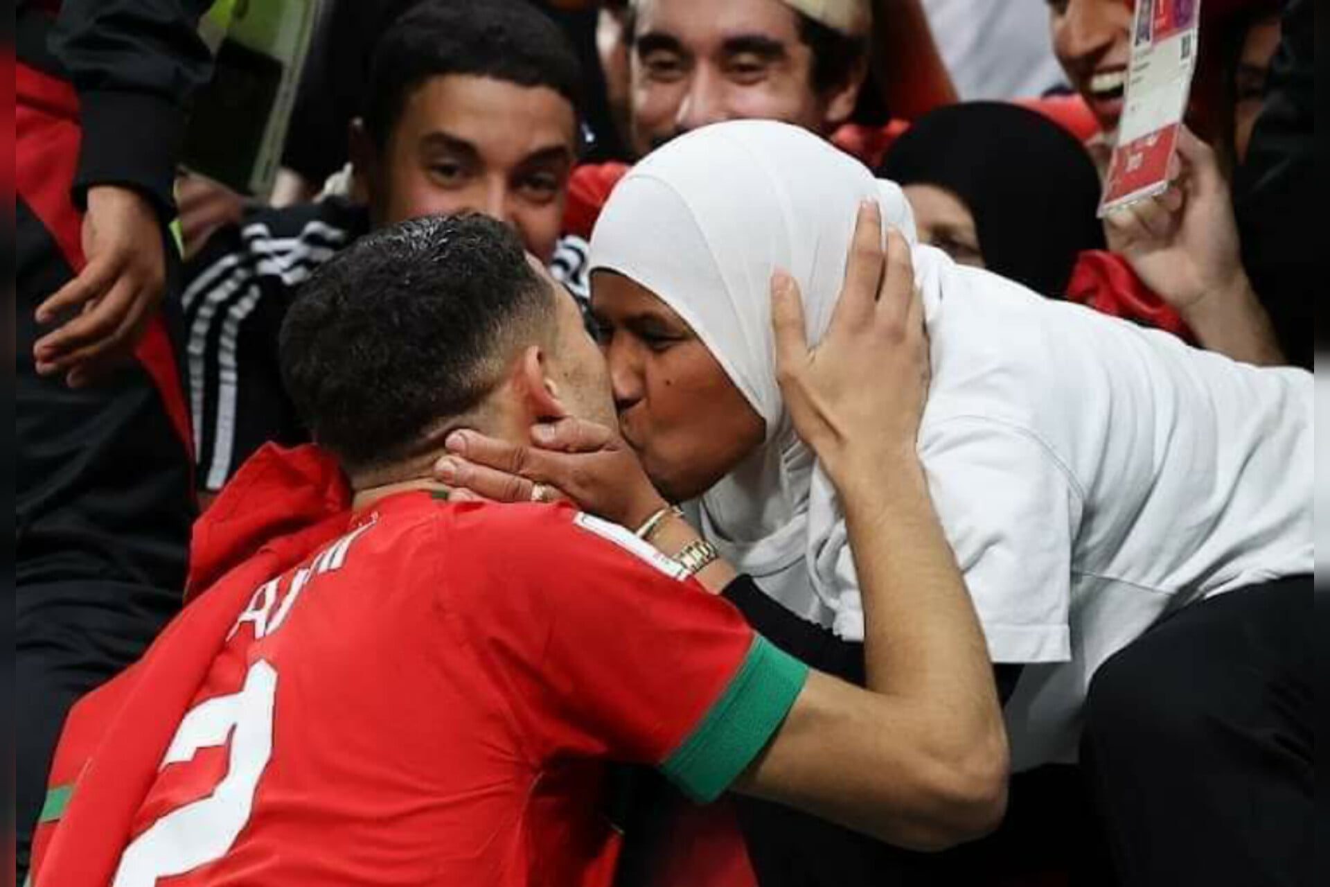 والدة حكيمي