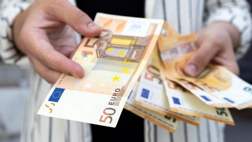 استمرار تراجع الأورو