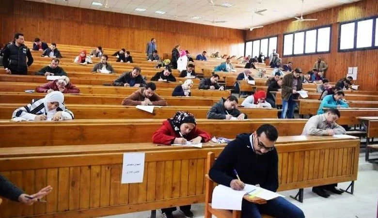 لطلبة الراسبين بالجامعات