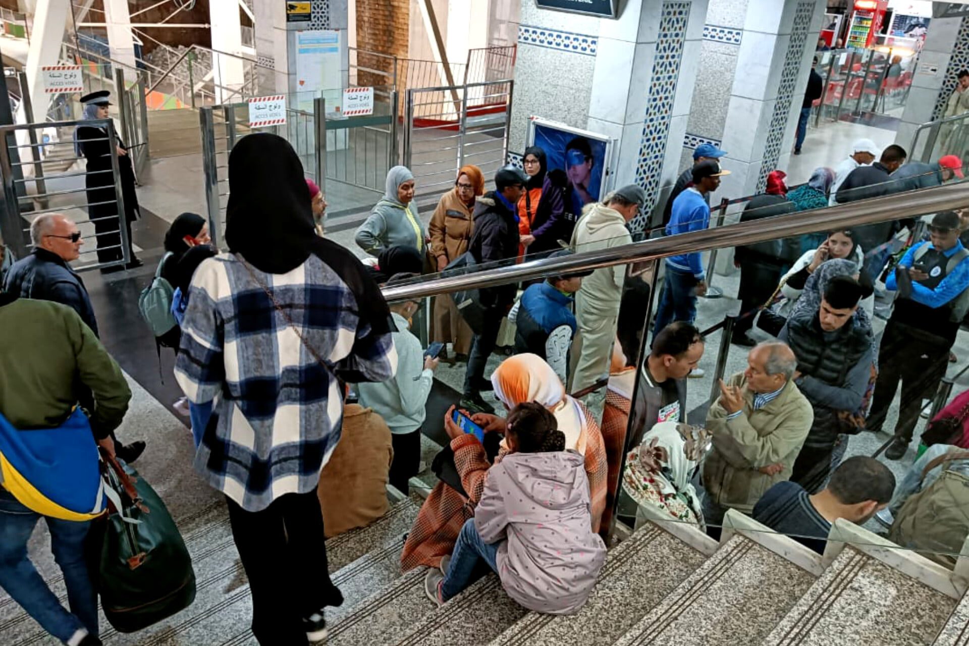 كراسي الانتظار في محطة القطار الرباط