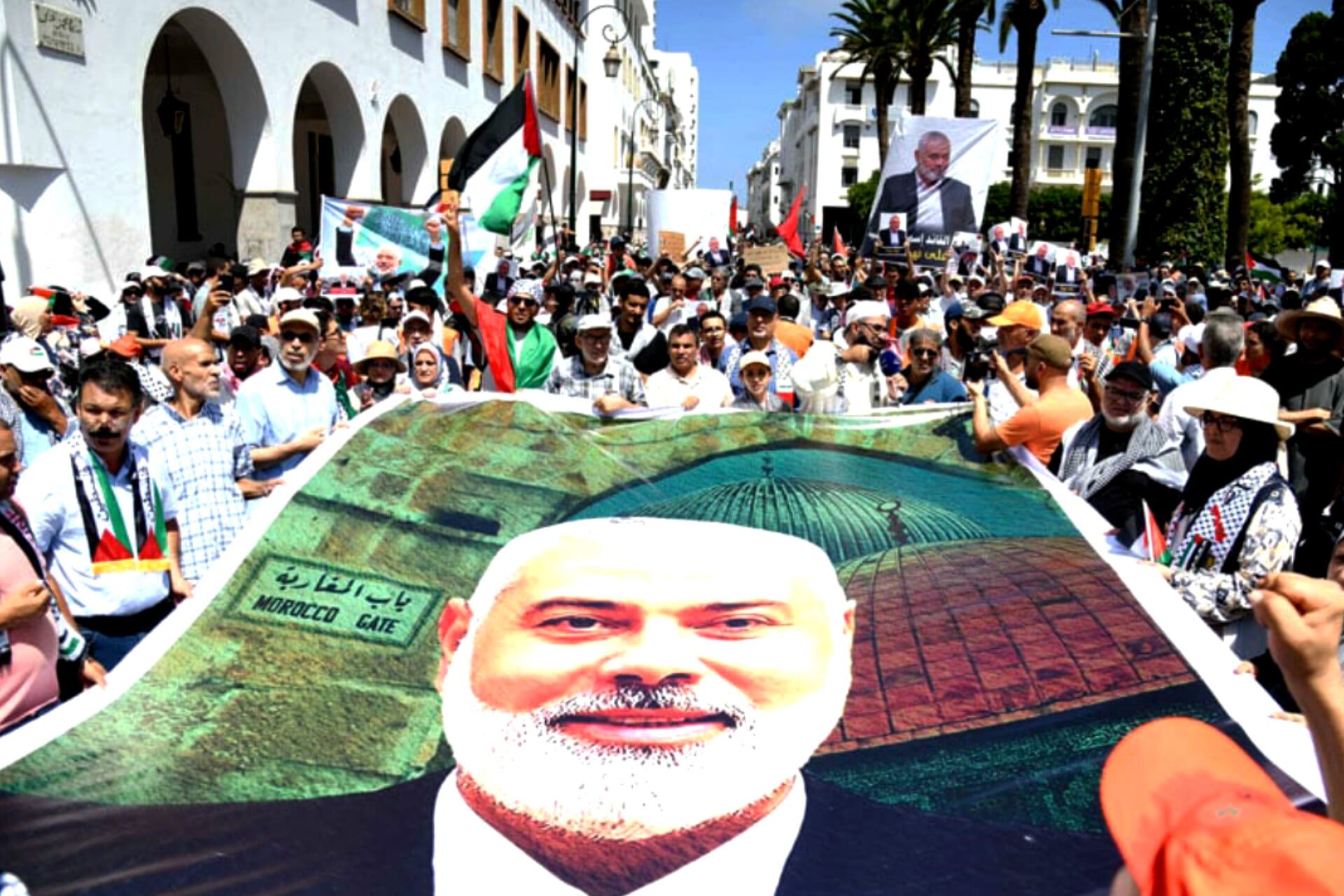 صورة اسماعيل هنية من مسيرة الرباط
