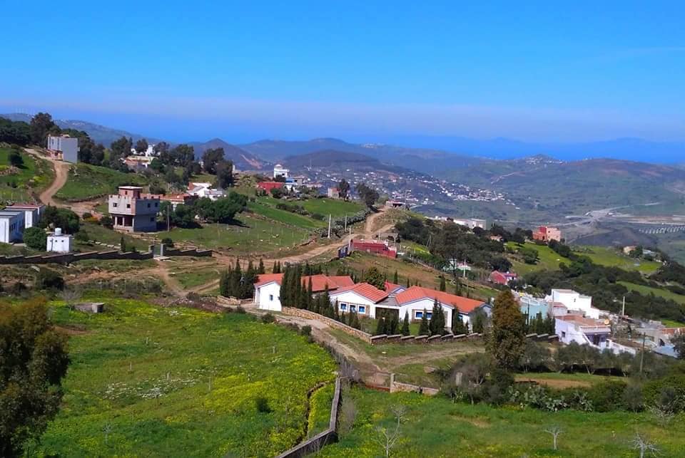 سكان جماعة الملاليين بتطوان يستجندون بالوالي يونس التازي لفك العزلة  