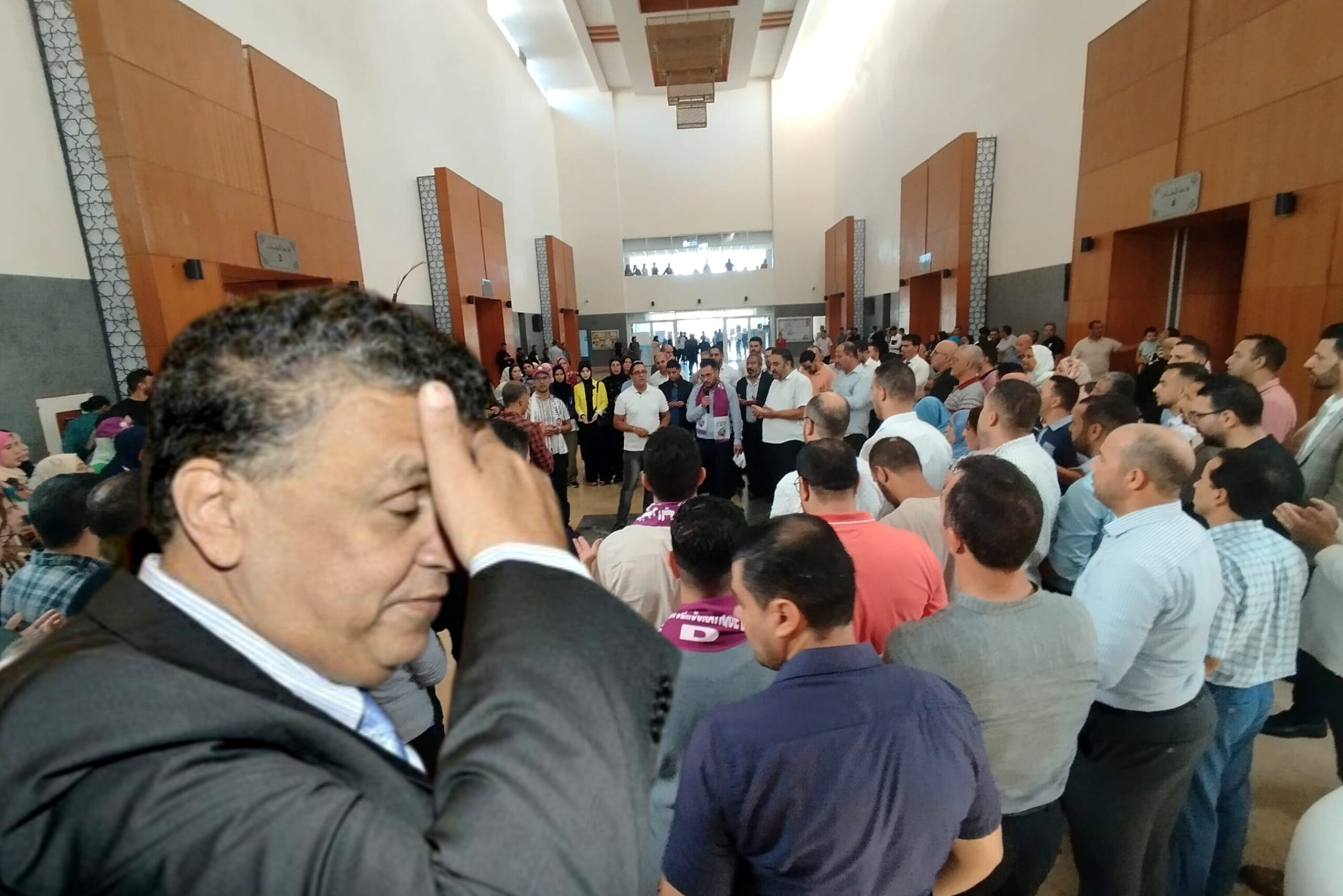 تصعيد جديد لكتاب الضبط في المحاكم يربك حسابات الوزير وهبي