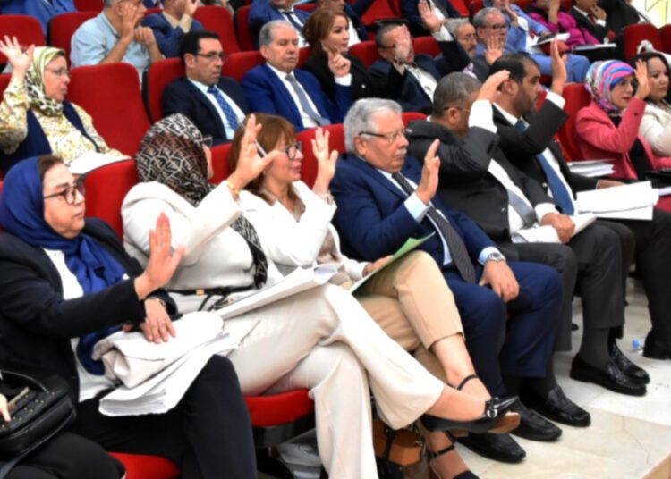 الزموري حاضر غائب يشاهد ولا يتكلم في مجلس الجهة