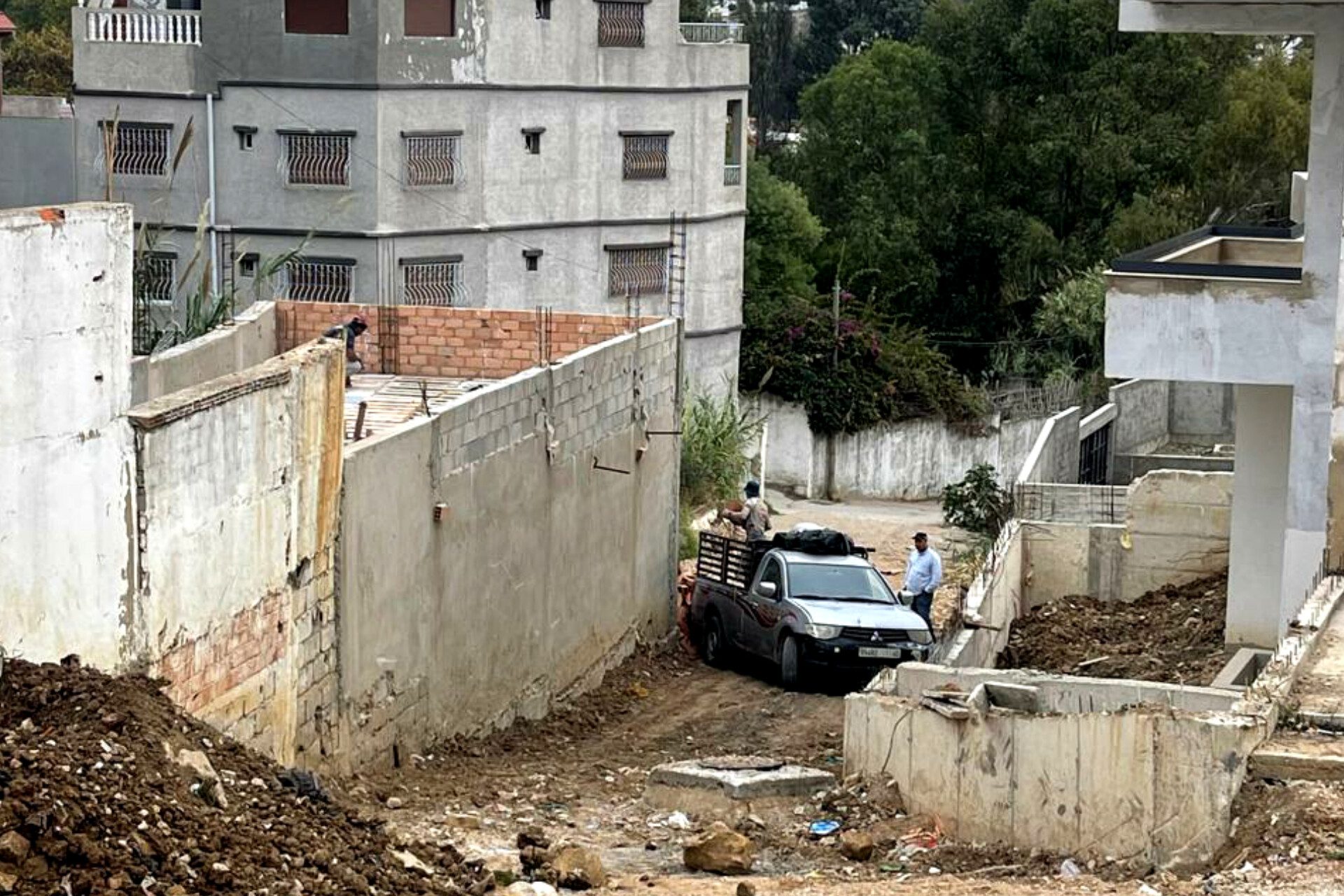 بناء عشوائي في منطقة فيلات بطنجة