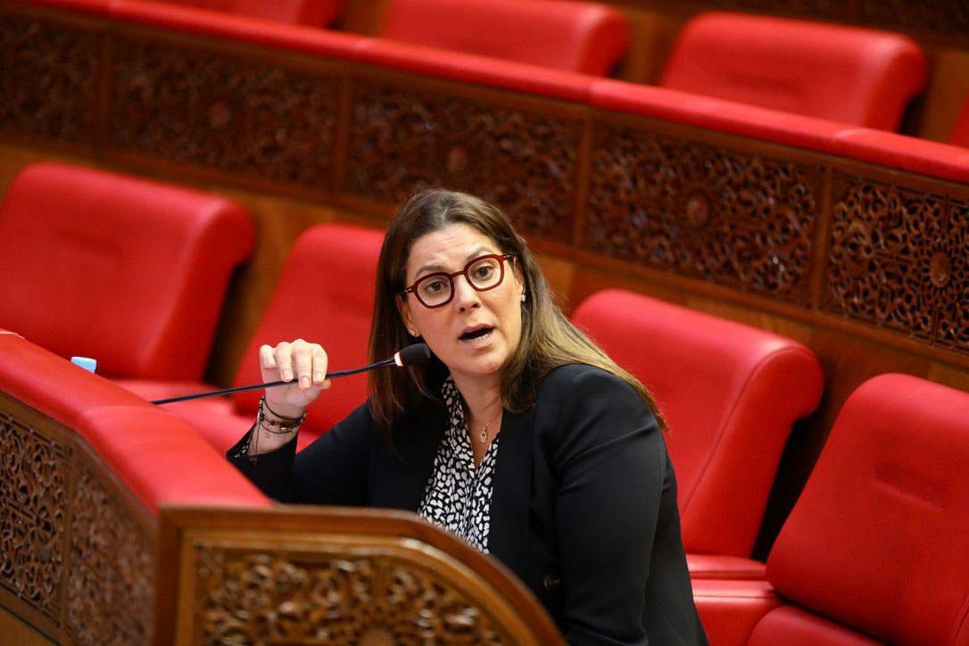 الوزيرة المنصوري