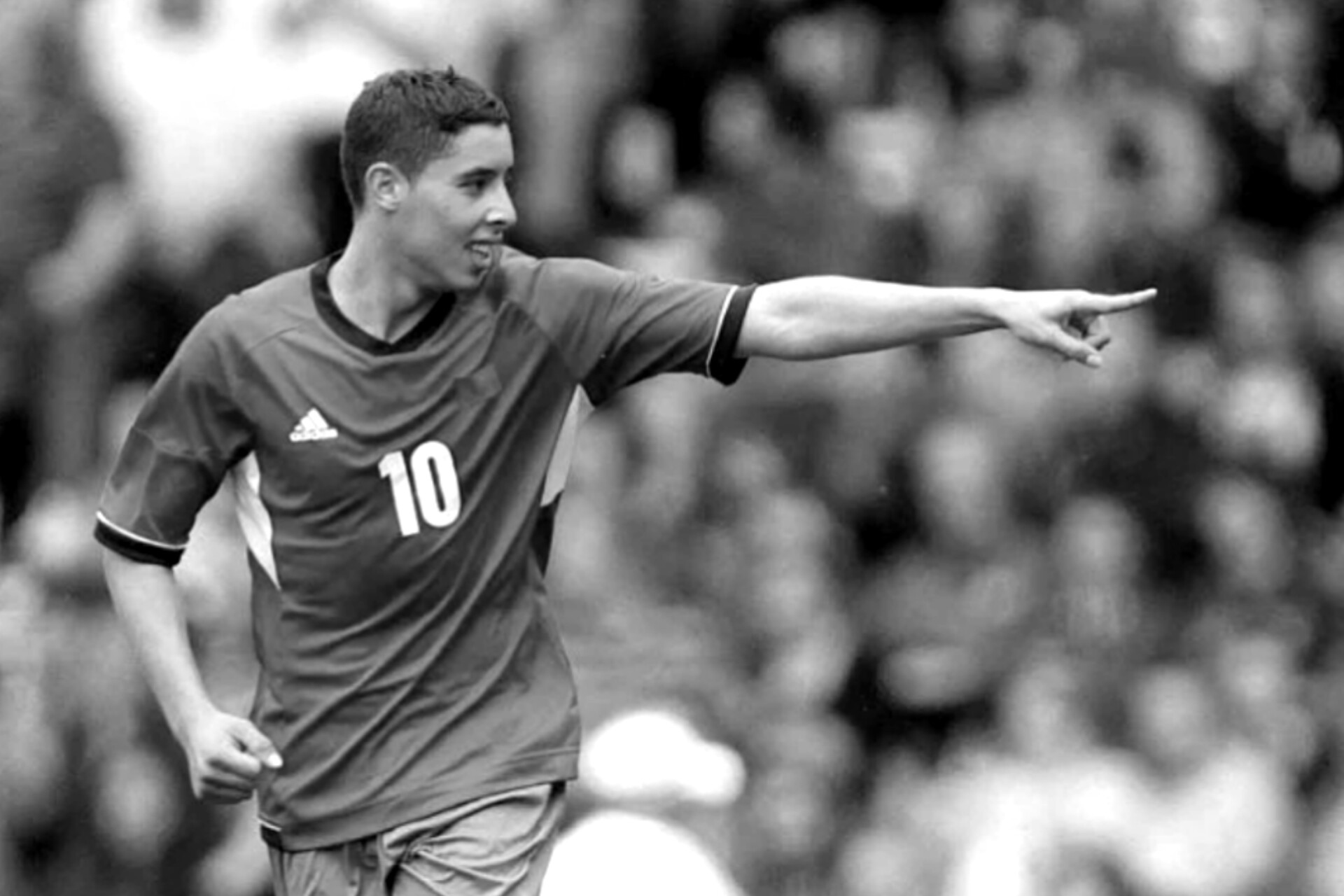 من هو لاعب المنتخب المغربي عبد العزيز برادة ؟