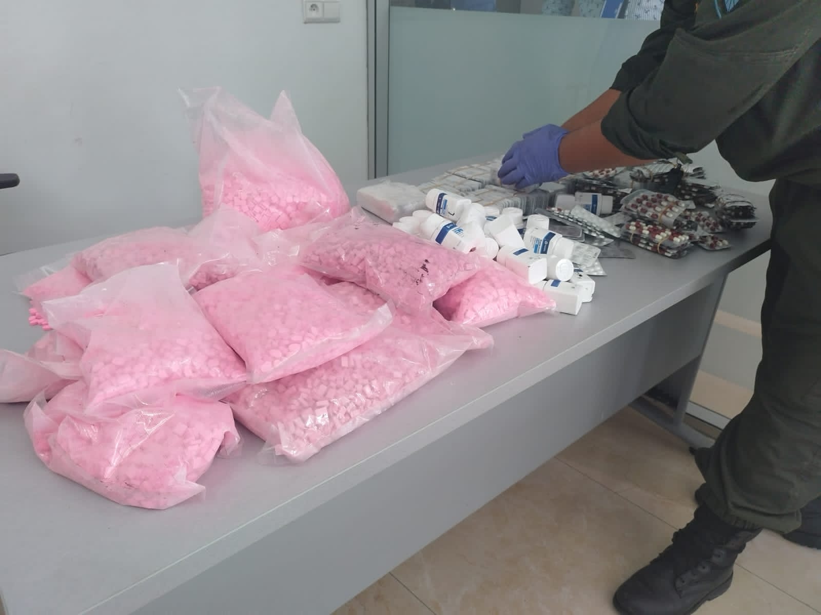 ميناء طنجة المتوسط.. إحباط تهريب كمية كبيرة من الأقراص المهلوسة