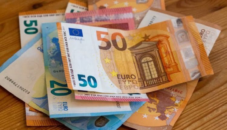 أسعار صرف أهم العملات الأجنبية اليوم الاثنين