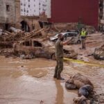 فيضانات إسبانيا.. تسجيل 217 وفاة والبحث عن 2000 من المفقودين