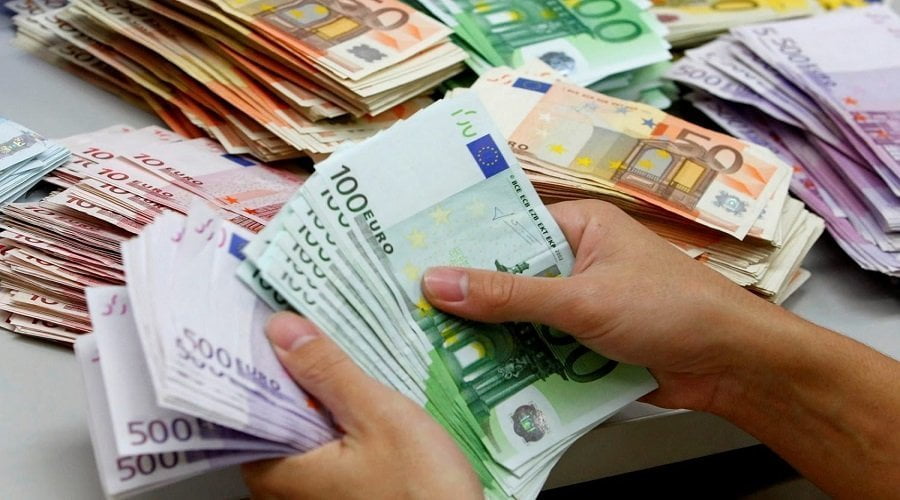 أسعار صرف أهم العملات الأجنبية اليوم الجمعة