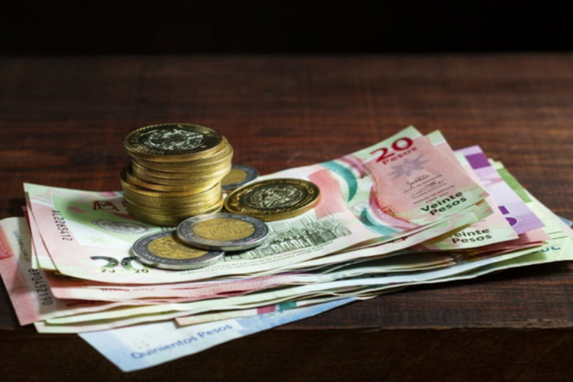 أسعار صرف أهم العملات الأجنبية اليوم الإثنين