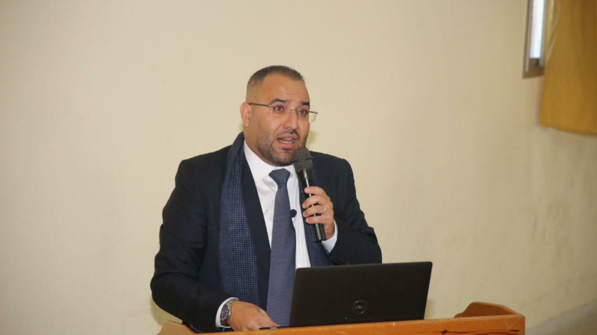 الطالب الباحث محمد نوفل عامر يحصل على الدكتوراه بميزة مشرف جدا