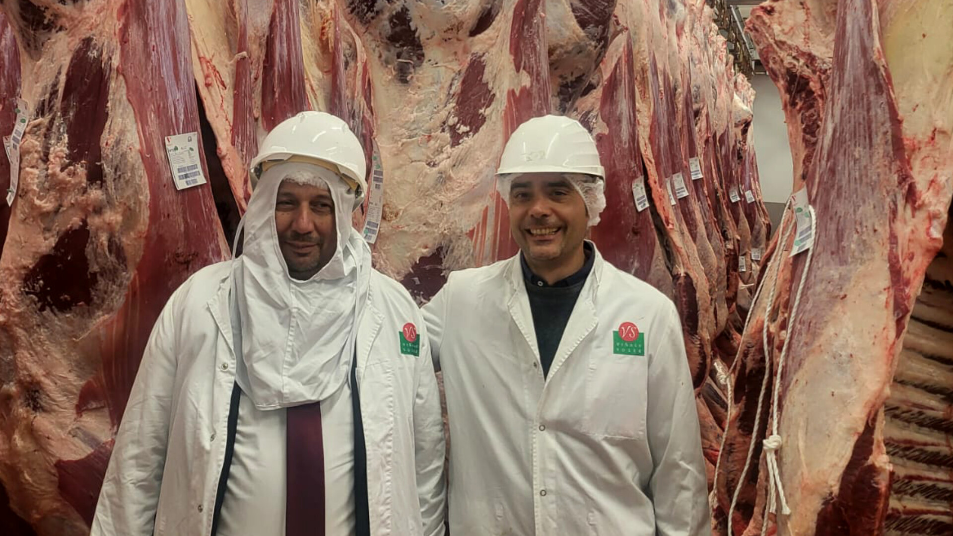 مهني اللحوم يؤكد انخفاض أثمان الغنمي ولحم البقر في الأسواق المغربية