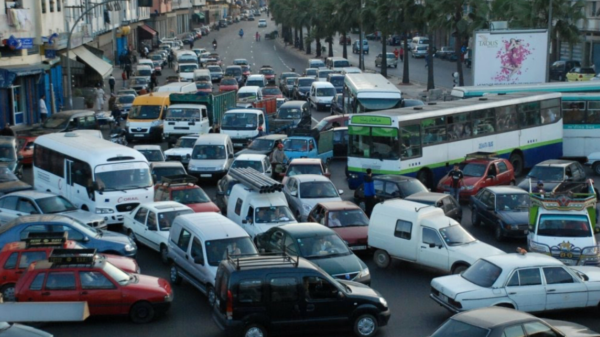 الدار البيضاء تحتل المركز 69 في قائمة المدن الأكثر ازدحامًا عالميًا