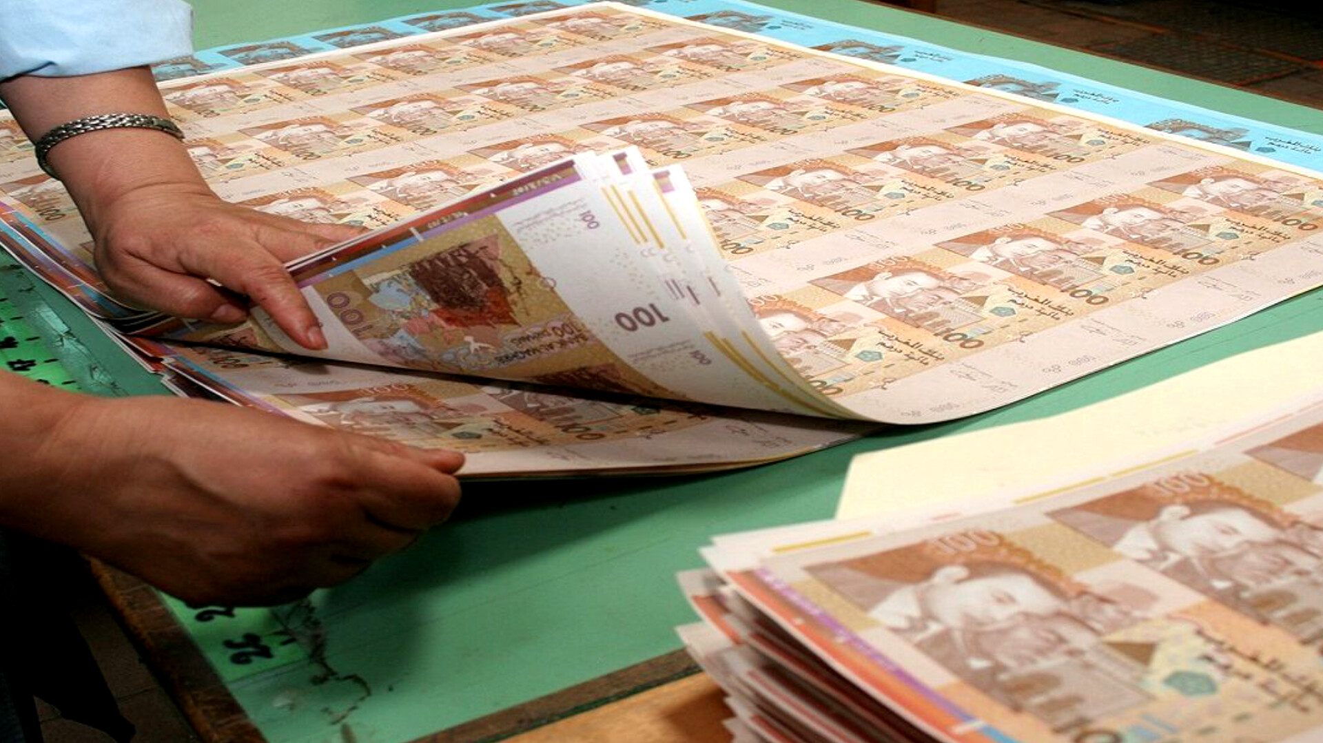 خزينة المملكة تُسجل عجزًا في الميزانية بـ 64,4 مليار درهم رغم تنفيذ قانون المالية