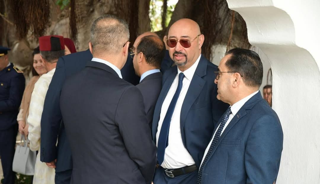 ظهور منير ليموري يرتدي النظارات الشمسية بعد غياب طويل