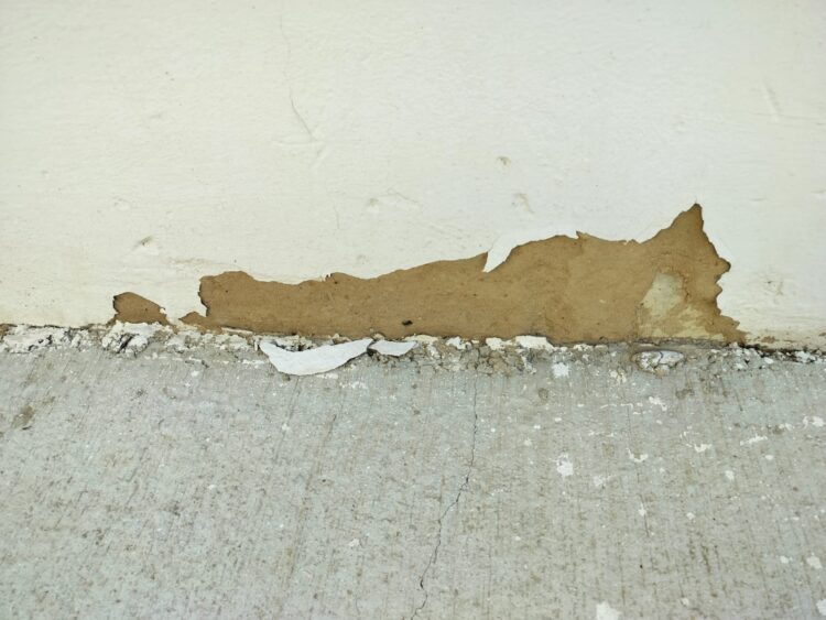 تشققات خطيرة بإقامات "الراحة" بطنجة تهدد سلامة السكان 