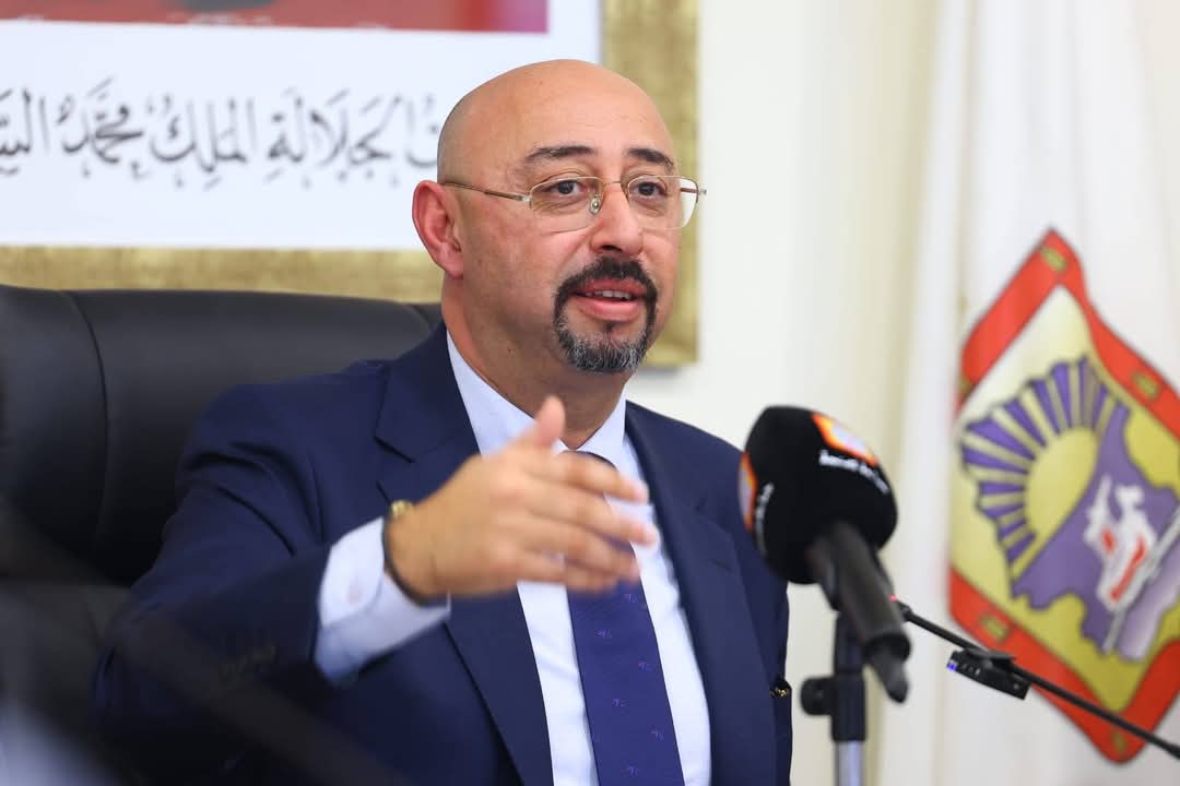 عمدة طنجة يعقد لقاءات مع الجمعيات غير المعروفة ودون إخبار مُسبق