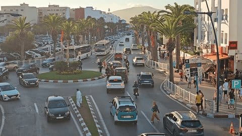 استعدادا لفصل الصيف.. مستشار جماعي بتطوان يكشف خروقات حافلات النقل الحضري ويتهم الشركة بـ"الطرد التعسفي" لعمالها