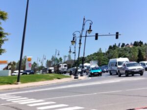وسط اختناق مروري متزايد.. تجاهل مشروع نفق حيوي عند مدارة مطار طنجة يثير الجدل 