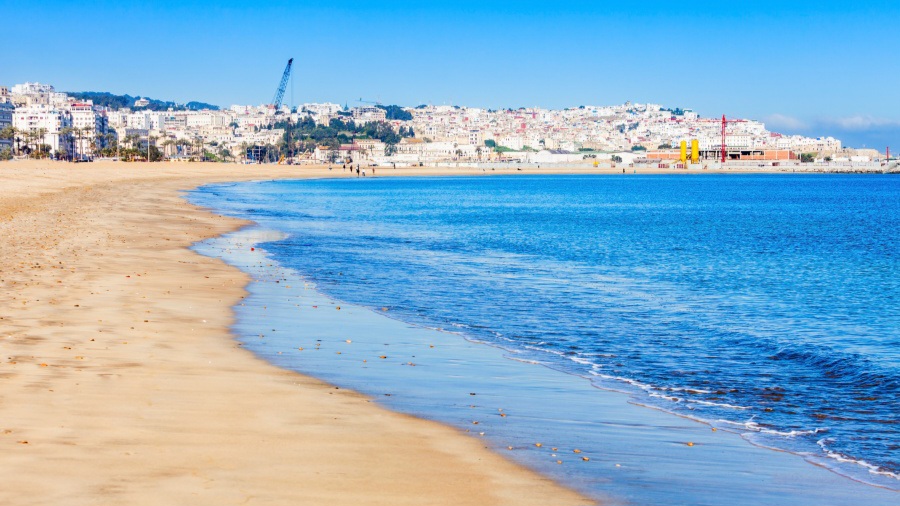 اللواء الأزرق يُرفرف فوق 28 شاطئا بالمغرب صيف 2025 من بينها شواطئ طنجة