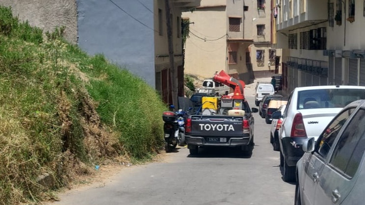 رش المبيدات بطنجة.. حملة موسعة تحت إشراف السلطات وتكنولوجيا الدرون تدخل على الخط