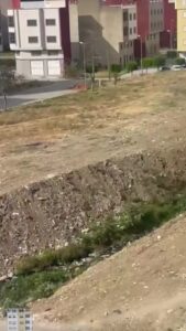المياه العادمة تخترق أحياء سكنية بطنجة مثيرة جدلا واسعا حول نجاعة التعمير 