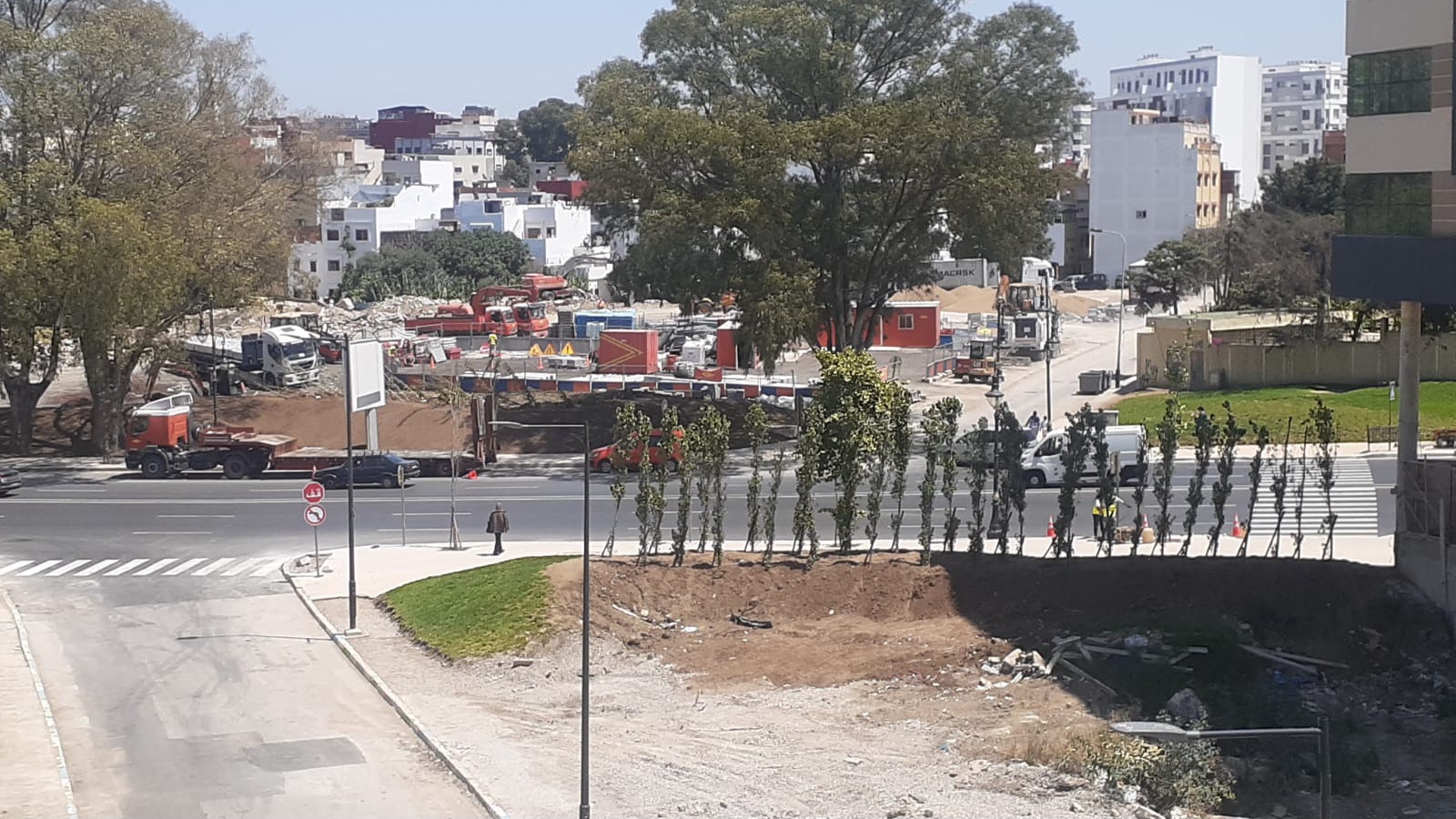 سكان "سات فيلاج" و"عايدة فيلاج" بطنجة يطالبون بممرات راجلين آمنة ومناسبة لولوج الأحياء