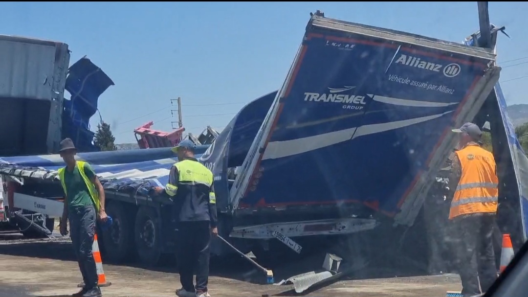 حادث مروري يوقف حركة السير لساعات في مدخل طنجة ويثير غضب مستعملي الطريق السيار
