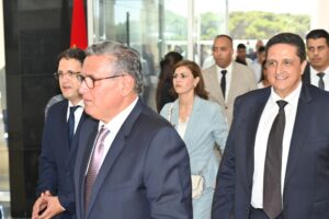 أخنوش يحل بمدينة طنجة لهذا السبب 