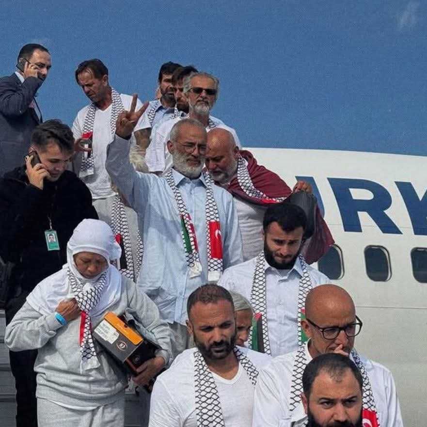 أول تصريح لعزيز غالي بعد إطلاق سراحه ووصوله إلى مطار إسطنبول