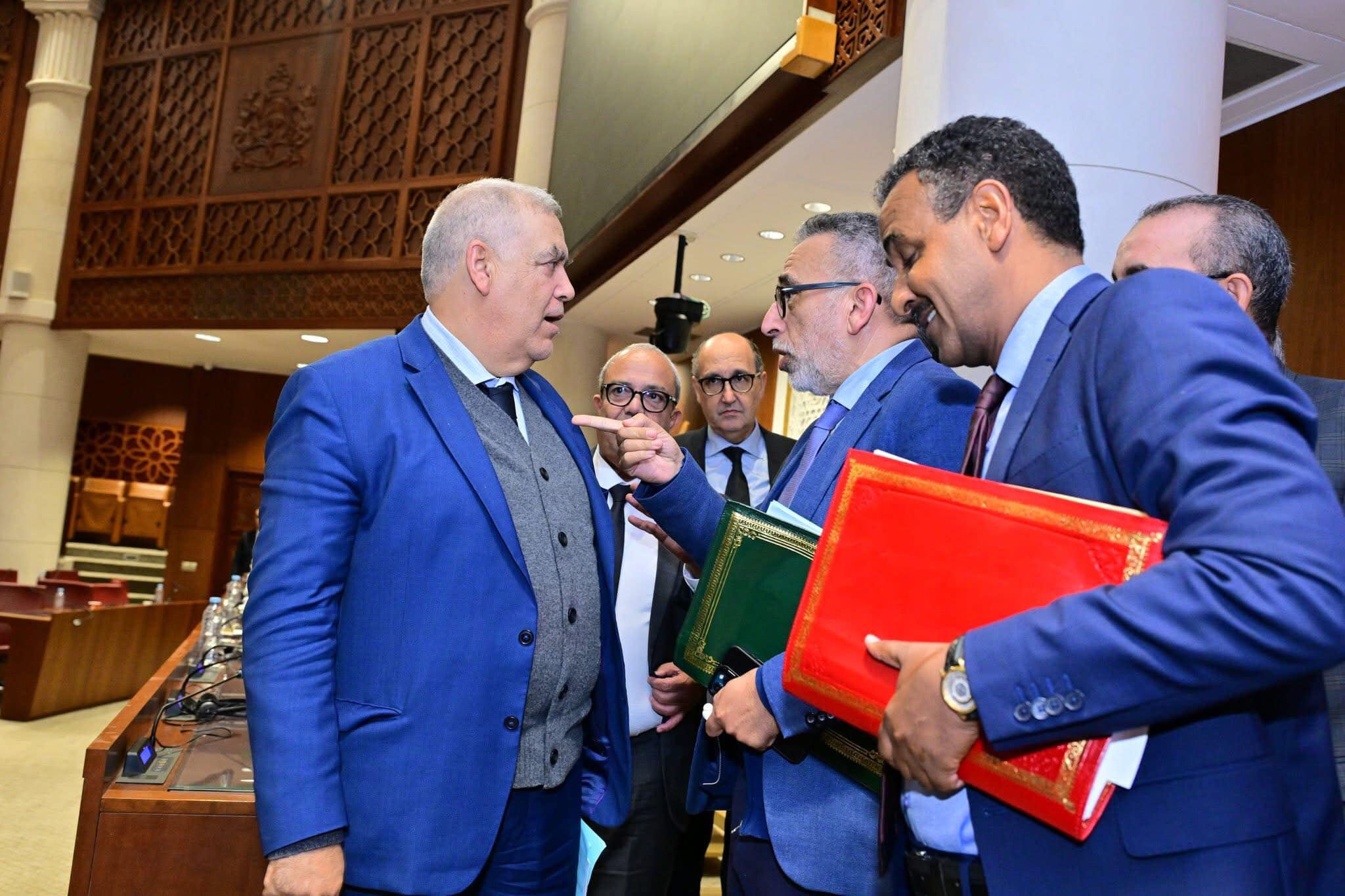 وزارة الداخلية تصدر توقيفات في حق 3 رجال سلطة