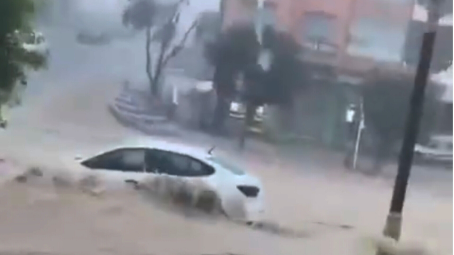 الفياضانات ألحقت خسائر بشرية ومادية كبيرة في ممتلكات المواطنين 