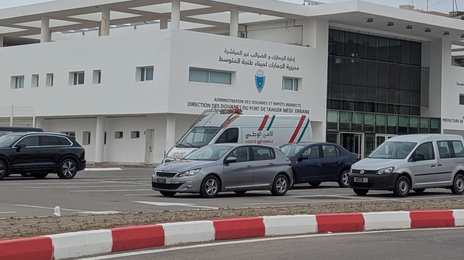 جمارك طنجة المتوسط.. تفاعل إنساني يُنقذ أدوية طفل في وضعية إعاقة