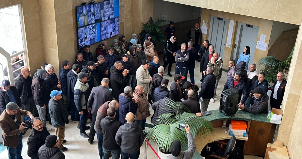 موظفو جماعة طنجة يردون على اتهامات الليموري بالعمالة لجهات خارجية