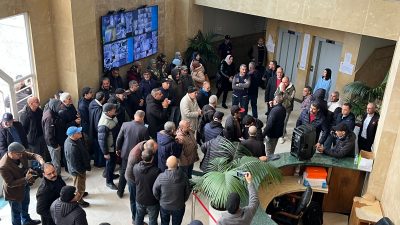 موظفو جماعة طنجة يردون على اتهامات الليموري بالعمالة لجهات خارجية