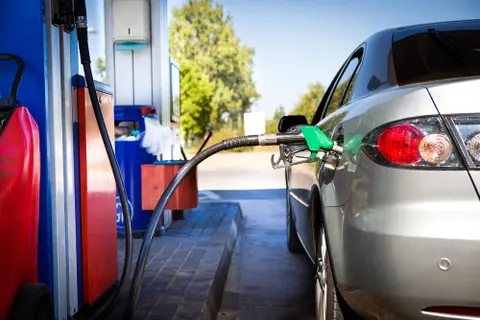 تداعيات الحرب الأمريكية الإيرانية على أسعار النفط والغاز وتأثيرها على المغرب