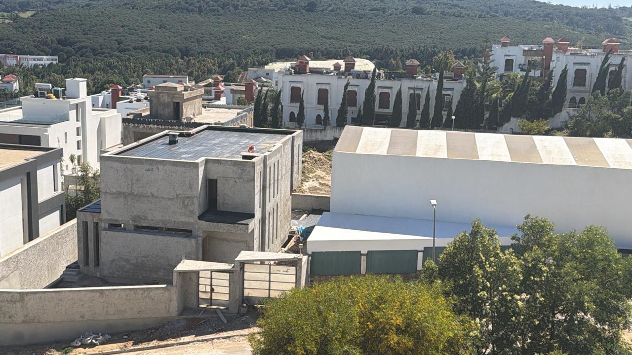 شكايات عديدة ضد ملعب بادل سواء في ولاية طنجة والدائرة الأمنية الثالثة والمحكمة الإدارية 
