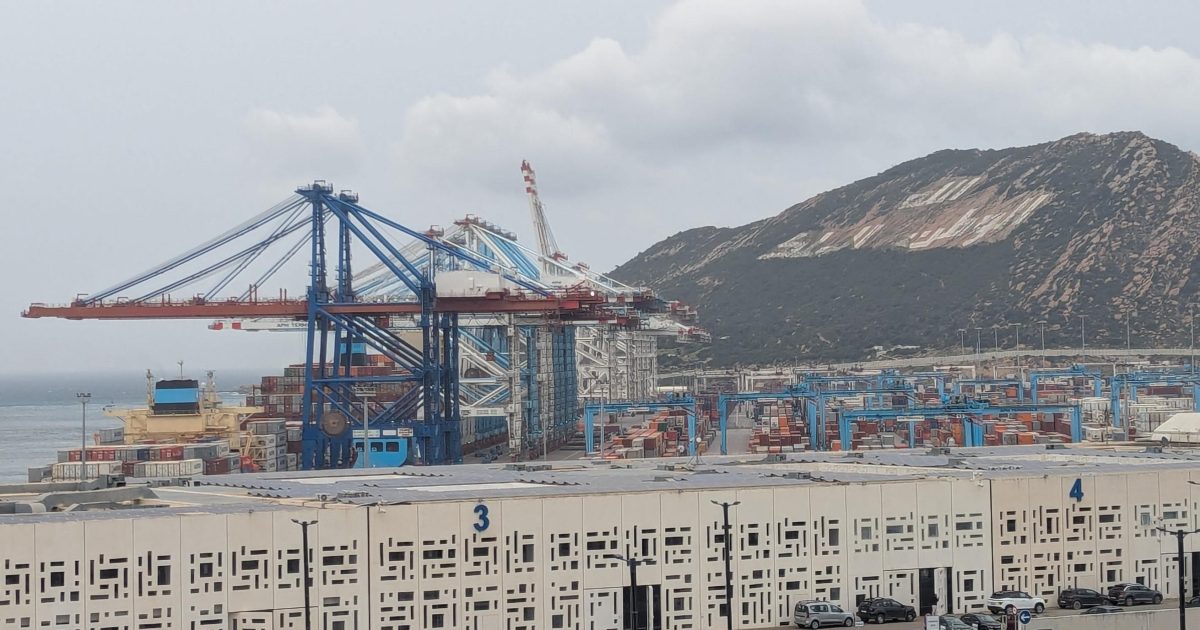 طنجة المتوسط يعزز دينامية الموانئ.. 84 مليون طن من البضائع خلال 6 أشهر
