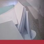 النيابة العامة بطنجة تفتح بحثا قضائيا بشأن فيديو صندوق زجاجي يحتوي على أغلفة بيضاء