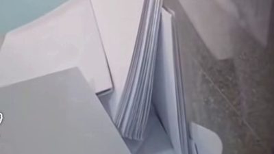 النيابة العامة بطنجة تفتح بحثا قضائيا بشأن فيديو صندوق زجاجي يحتوي على أغلفة بيضاء