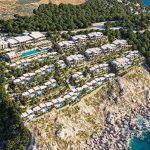 طنجة تستقطب استثمارا فندقيا جديدا.. "فور سيزونز" تعلن عن منتجع فاخر بكاب مالاباطا