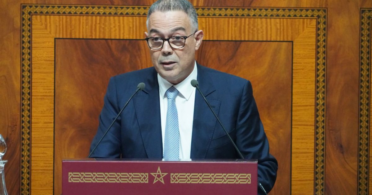 لقجع يعلن إعفاء الأجور الأقل من 10 آلاف درهم من الضريبة على الدخل ابتداء من 2027