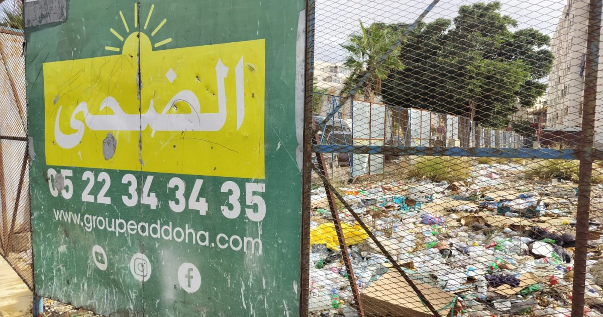 أزبال مركبة في ورش الضحى قبالة مقر الجماعة بأكزناية
