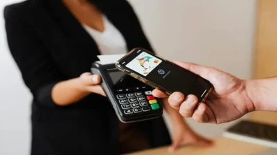 المغاربة ينجزون 360 مليون عملية بالبطاقات البنكية في عام واحد.. والأداء عبر الهاتف يقفز قفزة غير مسبوقة 