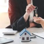 البيع بالتنازل عن العقارات غير المحفظة.. مخاطر قانونية قد تهدد أموال المشترين